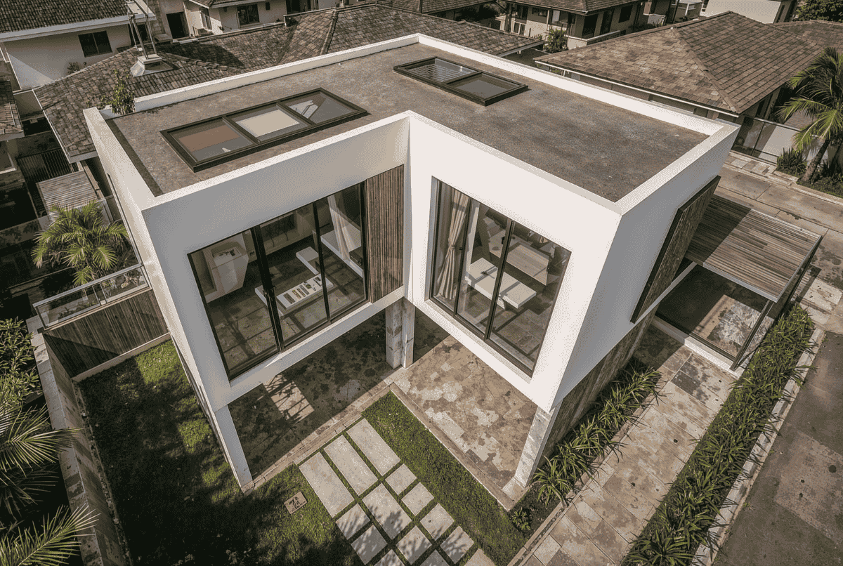 Tampak depan rumah 7x10 dua lantai bergaya minimalis tropis modern
